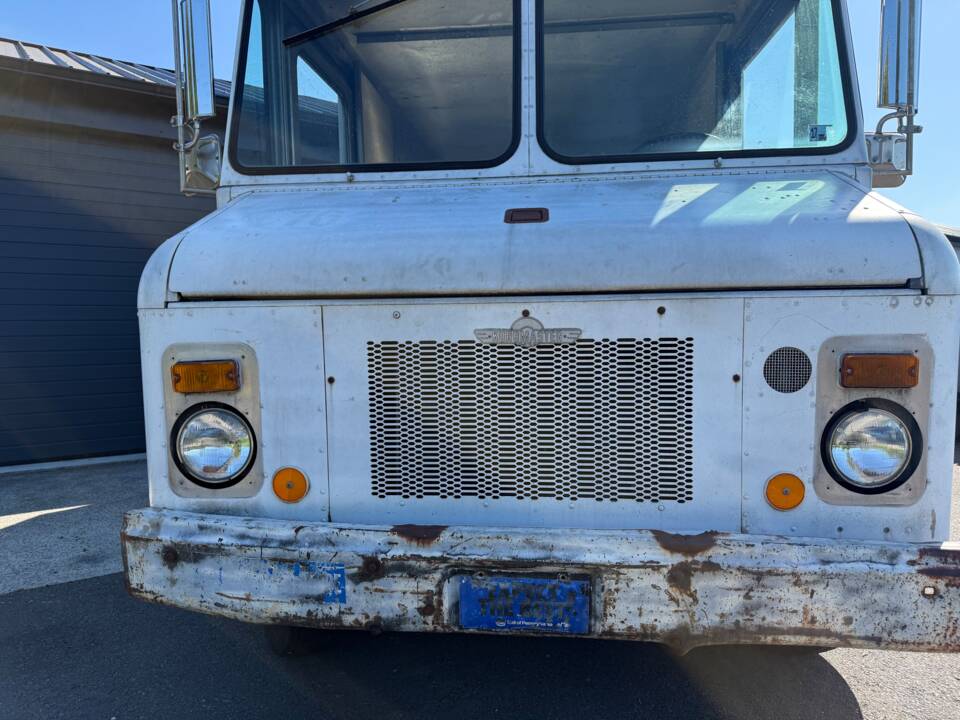 Image 4/18 of Chevrolet Step Van P30 (1979)