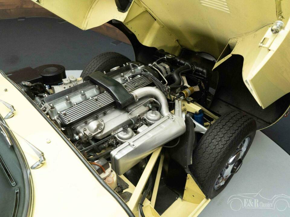 Image 6/19 de Jaguar E-Type (1970)