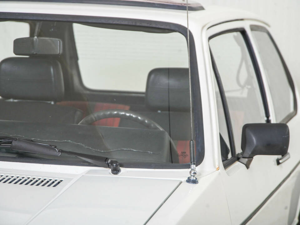 Image 22/50 de Volkswagen Golf Mk I GTI 1.8 (1983)