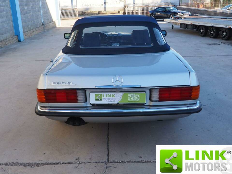 Image 6/10 de Mercedes-Benz 280 SL (1980)