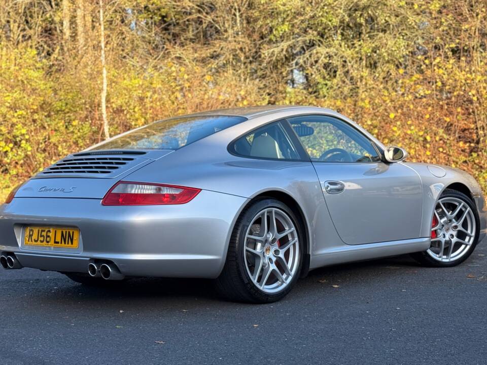 Image 6/25 of Porsche 911 Carrera S (2006)