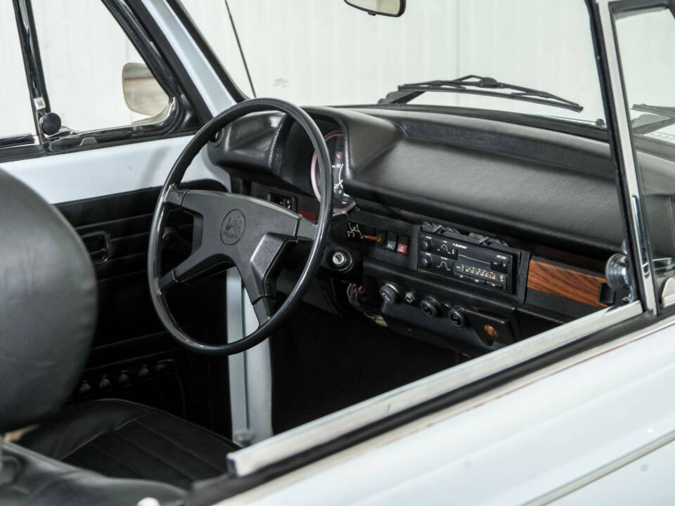 Bild 31/50 von Volkswagen Käfer 1303 LS (1976)