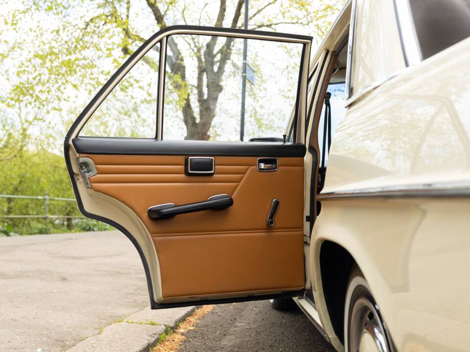 Afbeelding 32/40 van Mercedes-Benz 230 (1976)