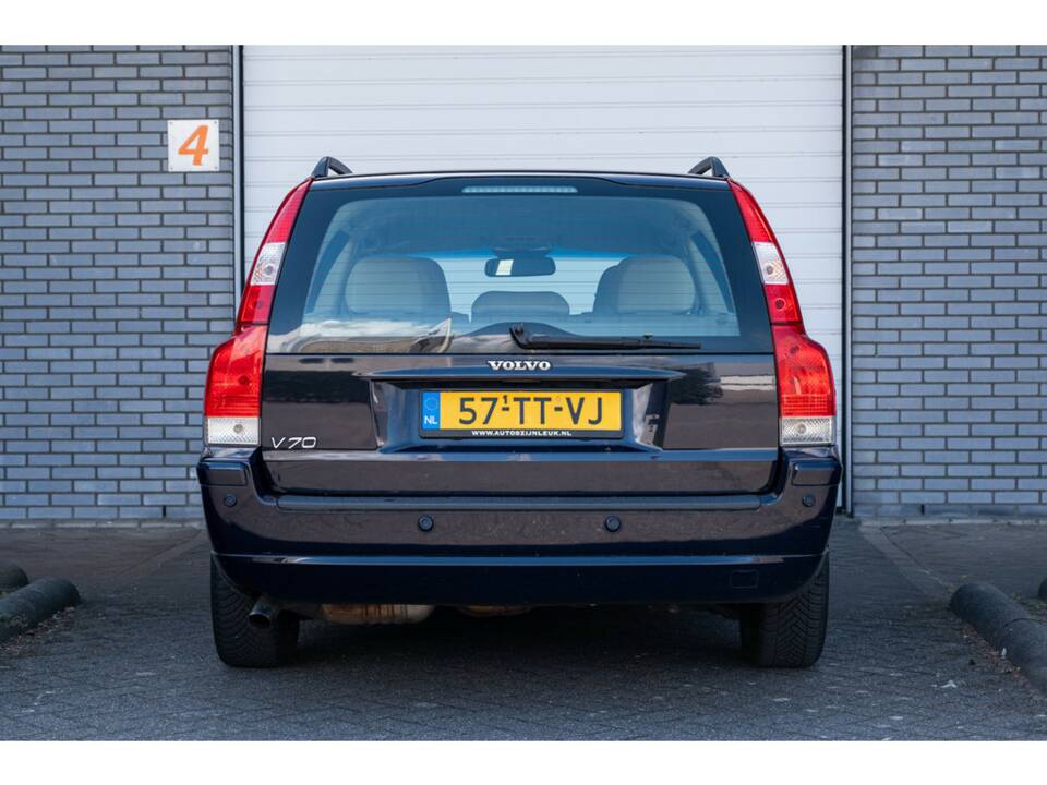 Image 6/43 of Volvo V 70 2.4 (2007)