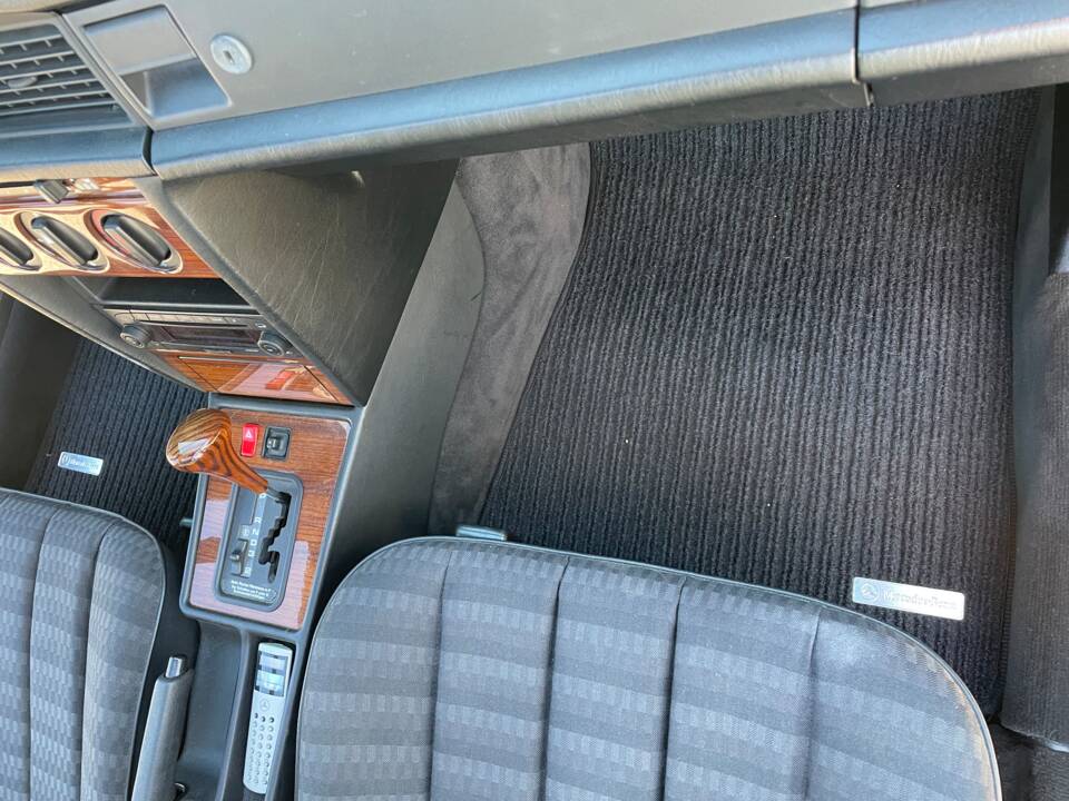 Bild 7/15 von Mercedes-Benz 190 E 1.8 (1992)