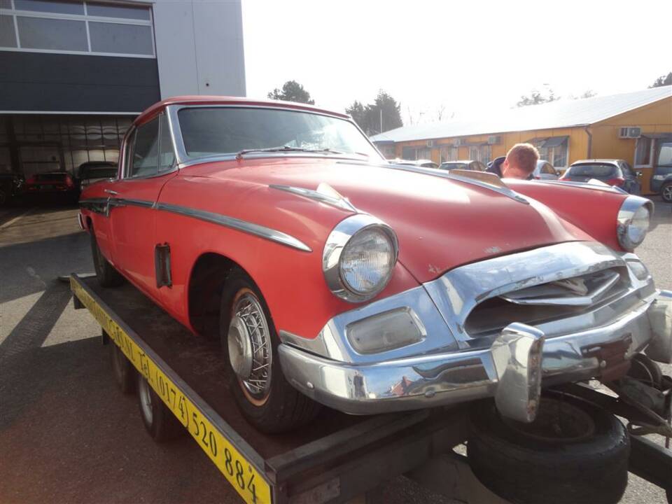 Image 18/22 of Studebaker Speedster (1955)