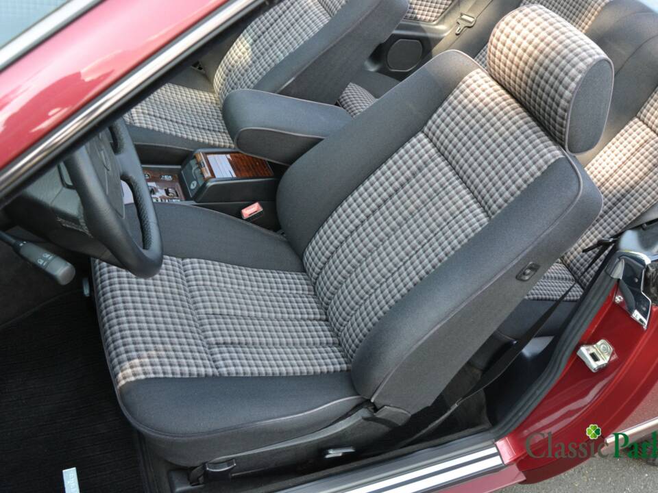 Bild 30/50 von Mercedes-Benz E 200 (1994)