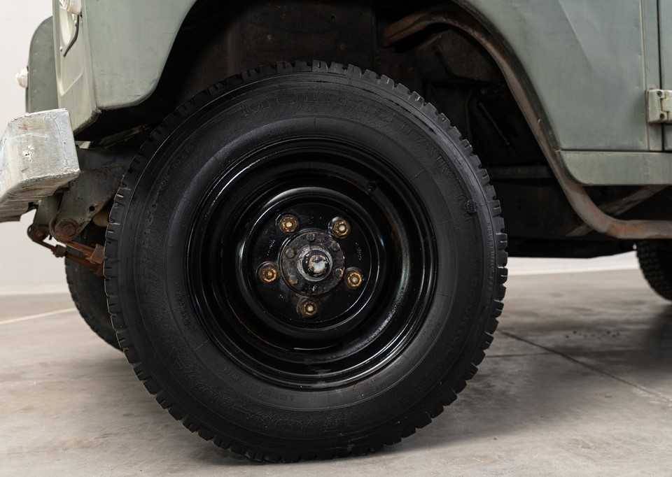 Image 22/50 of Land Rover 109 (1972)