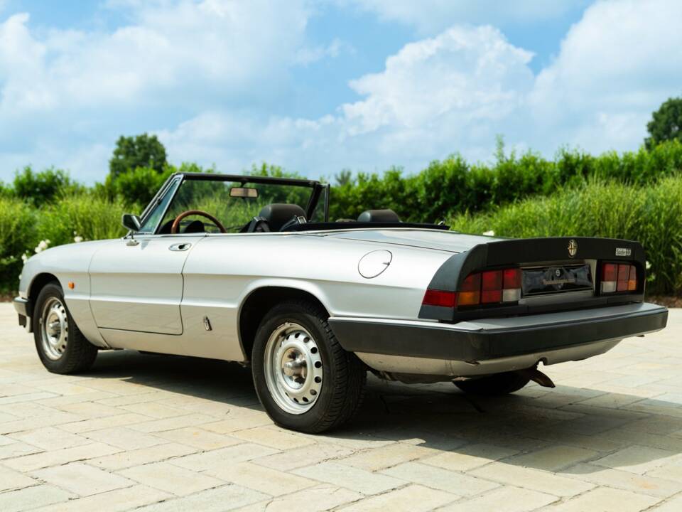 Image 20/50 of Alfa Romeo 2.0 Spider (1985)