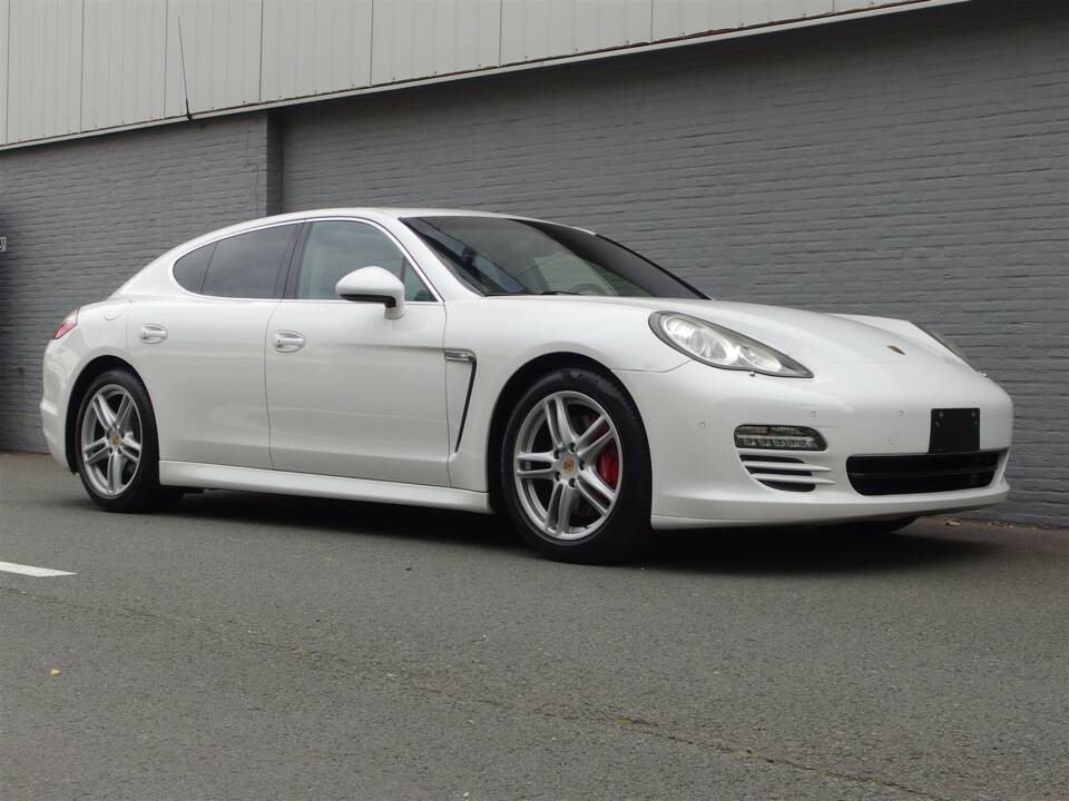 Image 2/98 of Porsche Panamera S (2010)