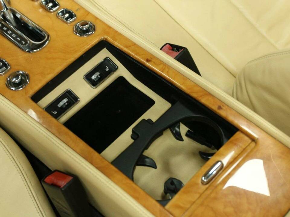 Image 21/49 de Bentley Azure (2006)