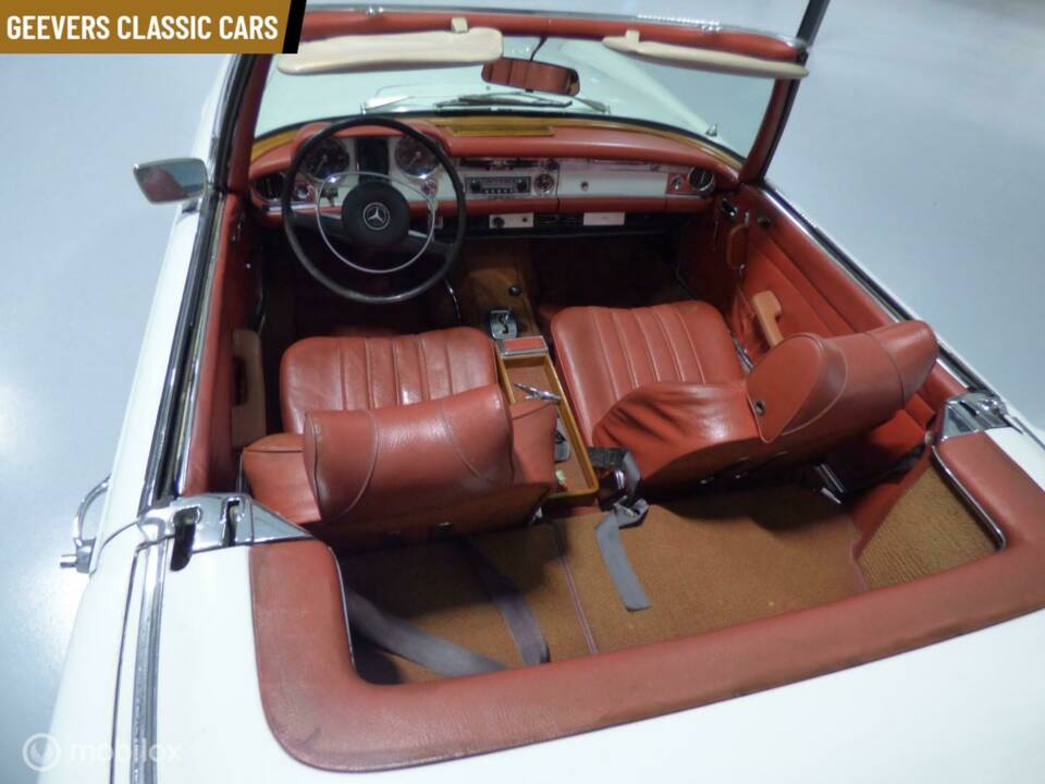 Image 20/28 of Mercedes-Benz 280 SL (1970)