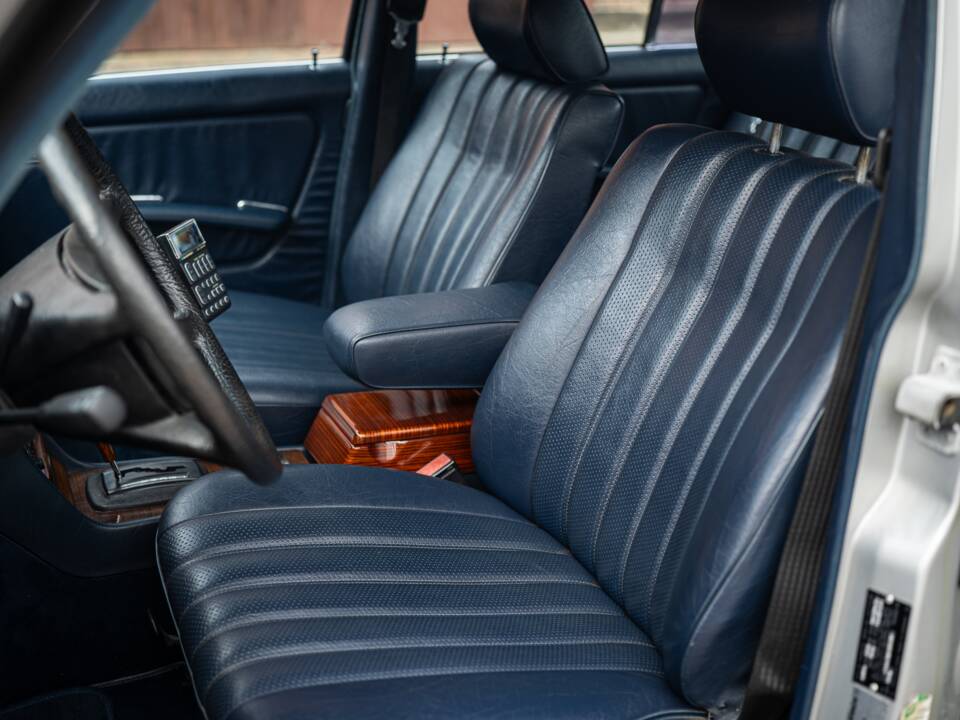 Bild 22/83 von Mercedes-Benz 300 D Turbodiesel (1983)