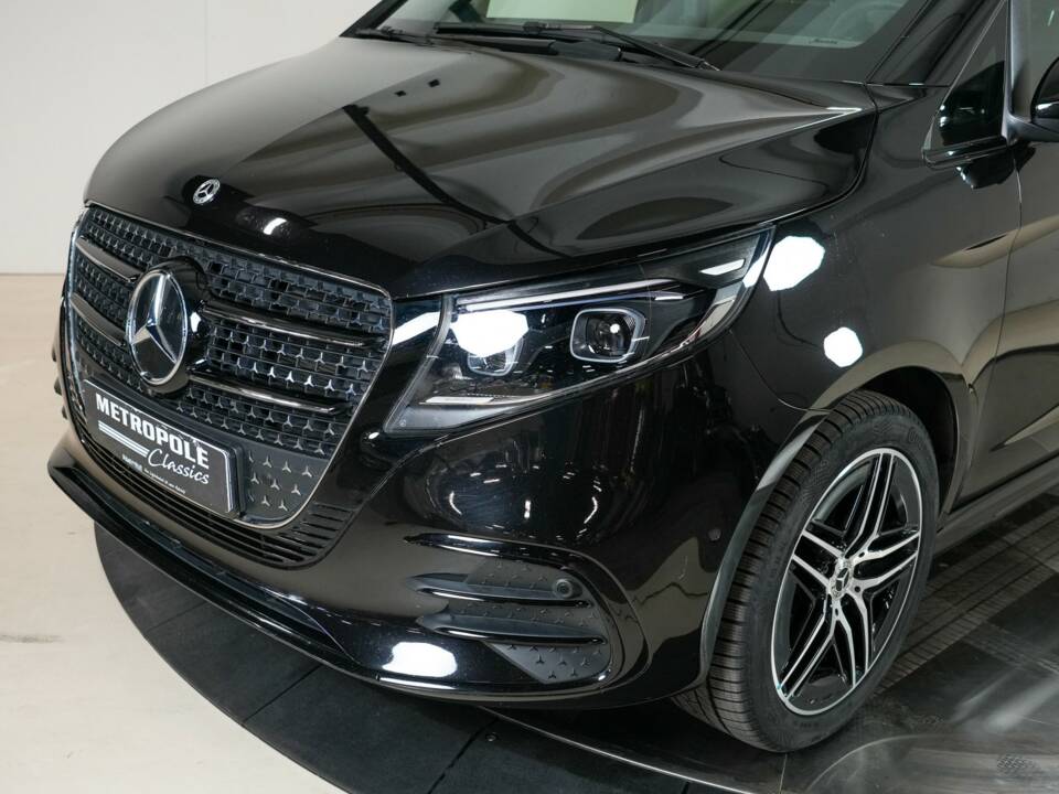 Image 29/35 of Mercedes-Benz V 300 d 4MATIC (2025)