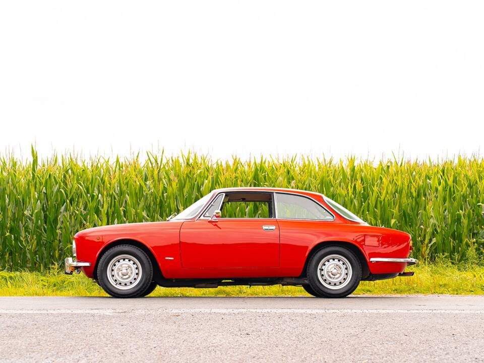 Image 4/53 of Alfa Romeo 2000 GT Veloce (1975)