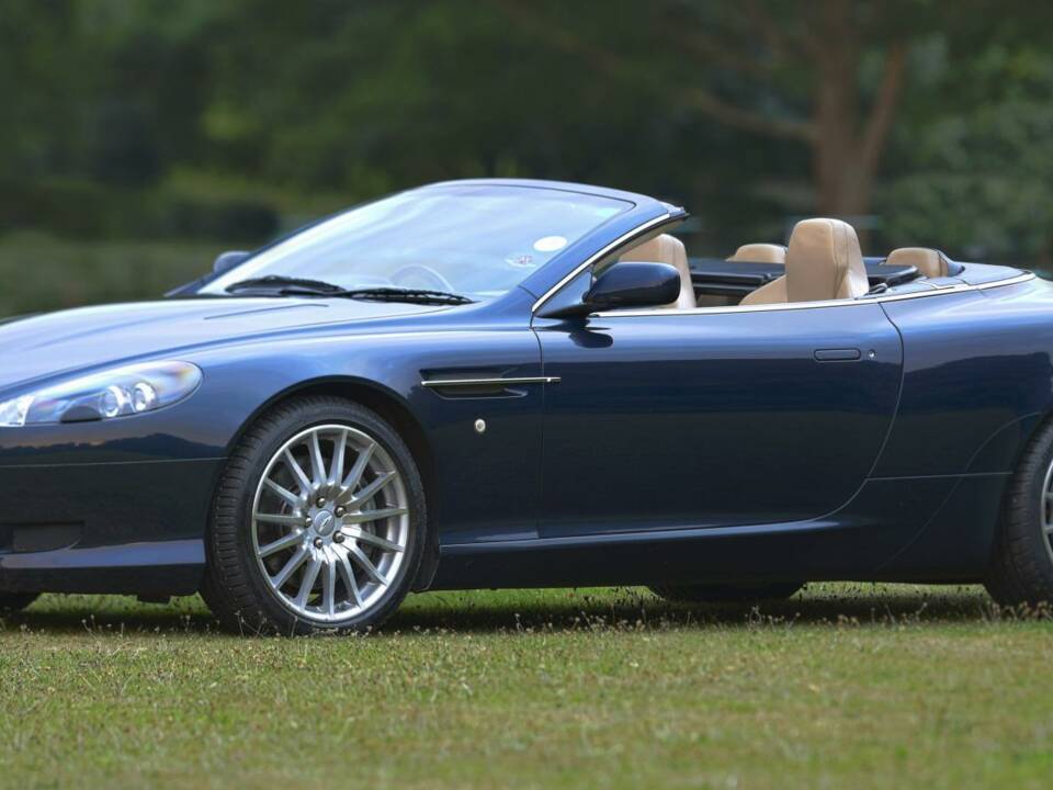 Image 8/50 of Aston Martin DB 9 Volante (2006)