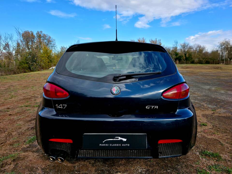 Imagen 6/31 de Alfa Romeo 147 3.2 GTA (2002)