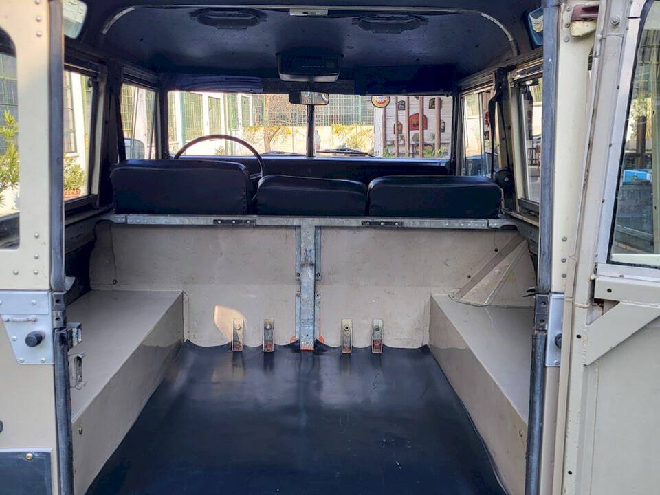 Bild 28/39 von Land Rover 88 (1981)