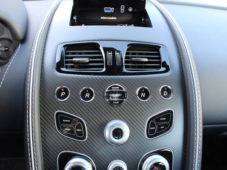 Bild 32/47 von Aston Martin DB 9 GT &quot;Bond Edition&quot; (2015)