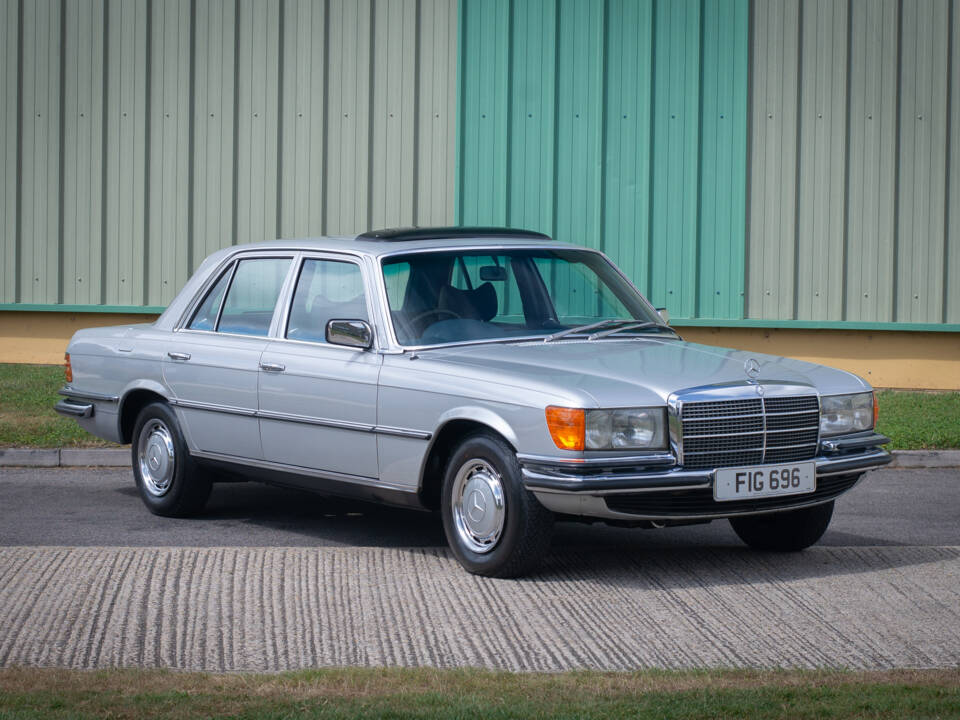 Image 7/32 de Mercedes-Benz 280 SE (1975)