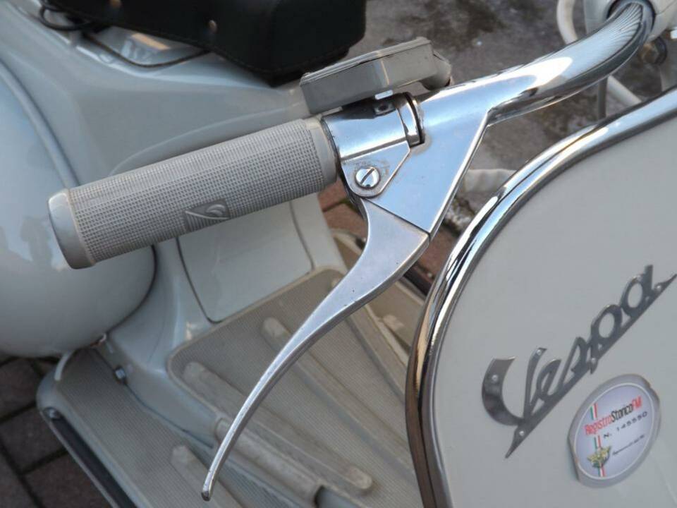 Image 22/50 of Piaggio Vespa 125 (1955)