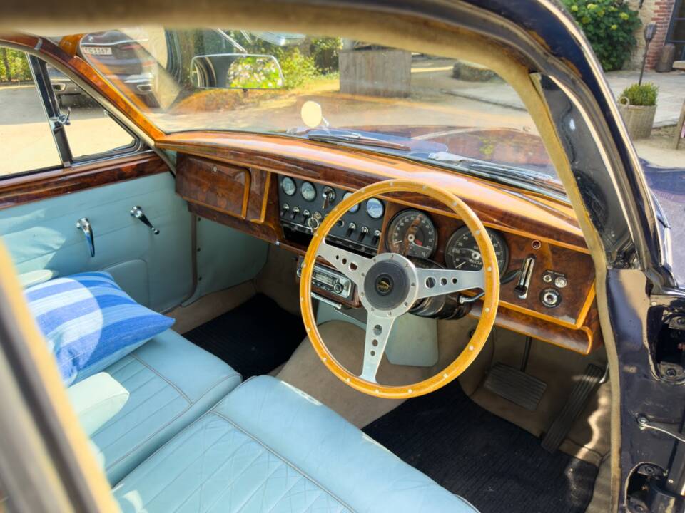 Imagen 9/21 de Daimler V8-250 (1968)