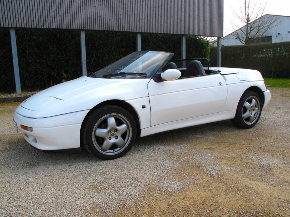 Image 7/8 of Lotus Elan SE (1990)