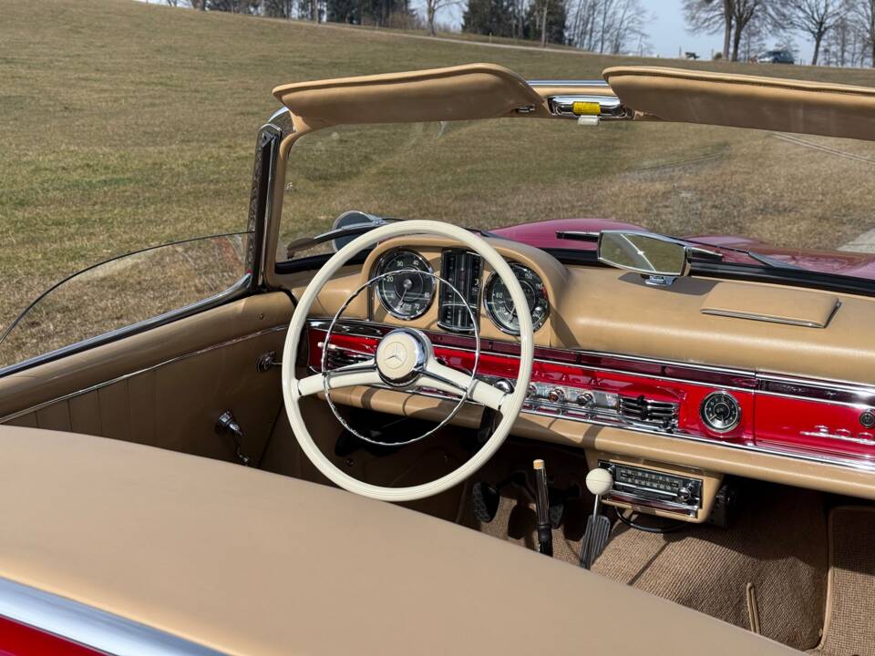 Afbeelding 2/12 van Mercedes-Benz 300 SL Roadster (1963)