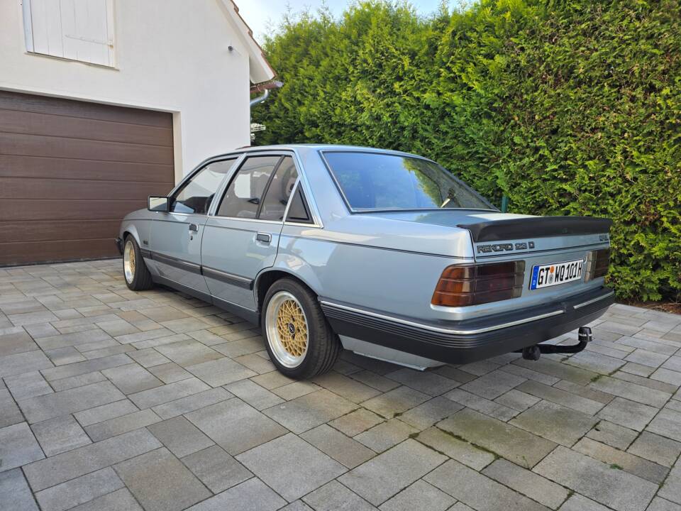 Image 2/4 of Opel Rekord 2,3 TD (1986)