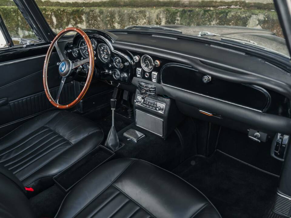 Afbeelding 40/75 van Aston Martin DB 5 Volante (1964)
