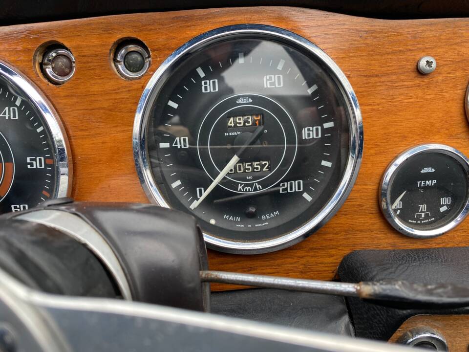 Image 32/66 of Triumph TR 4 (1964)