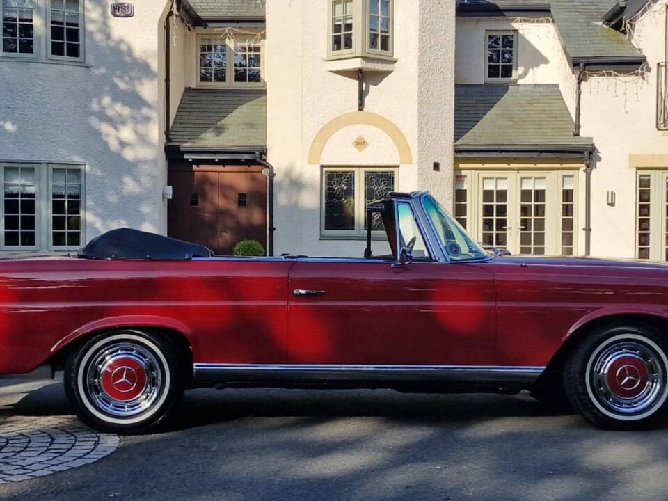 Image 17/44 of Mercedes-Benz 220 SE b (1962)