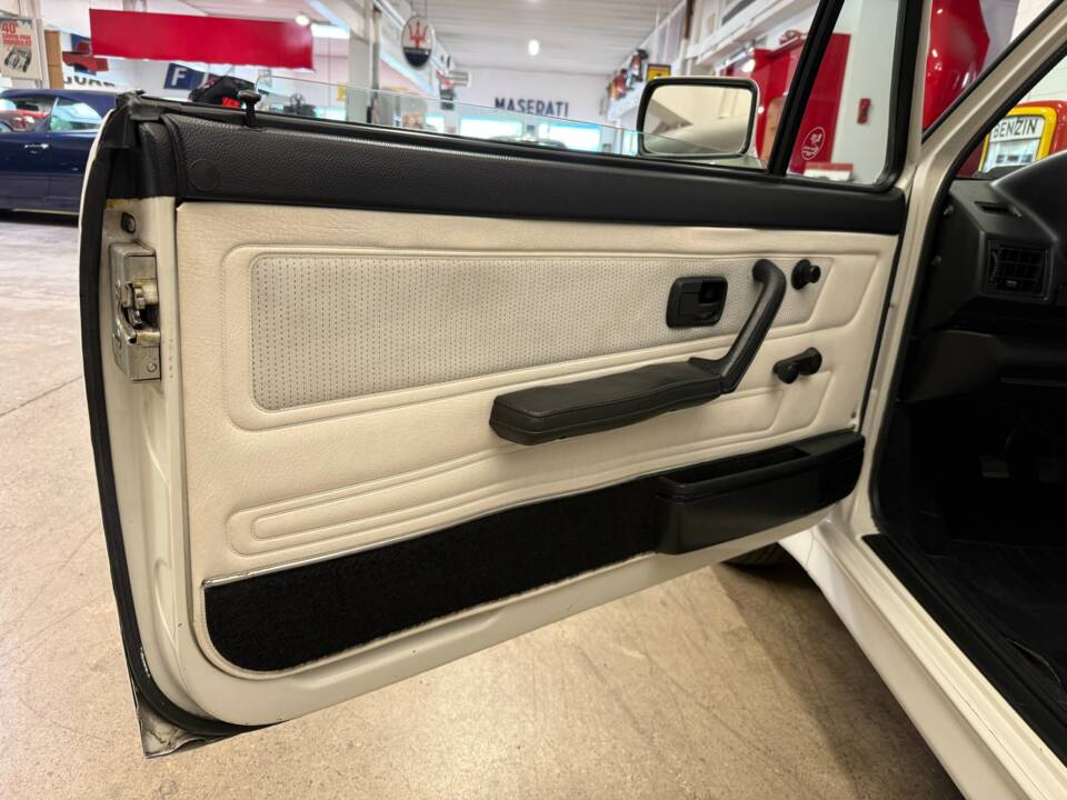 Bild 6/17 von Volkswagen Golf I Cabrio GLi 1.8 (1989)