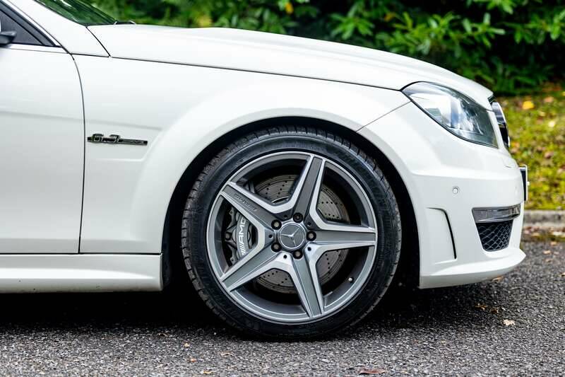 Image 21/50 of Mercedes-Benz C 63 AMG T (2013)