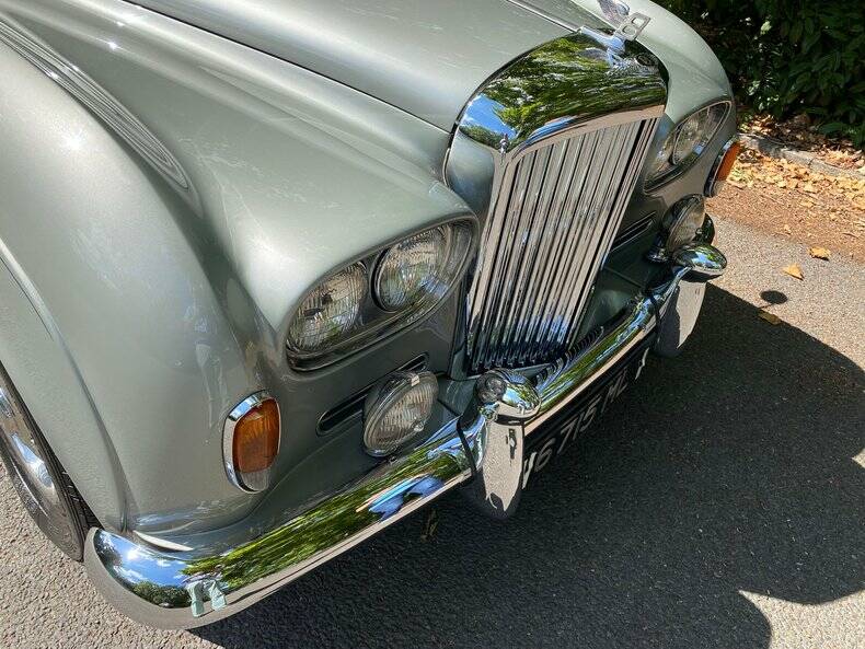 Image 41/50 de Bentley S 3 Continental Flying Spur (1963)