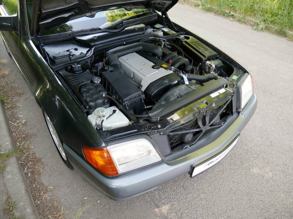 Image 23/39 de Mercedes-Benz 280 SL (1900)