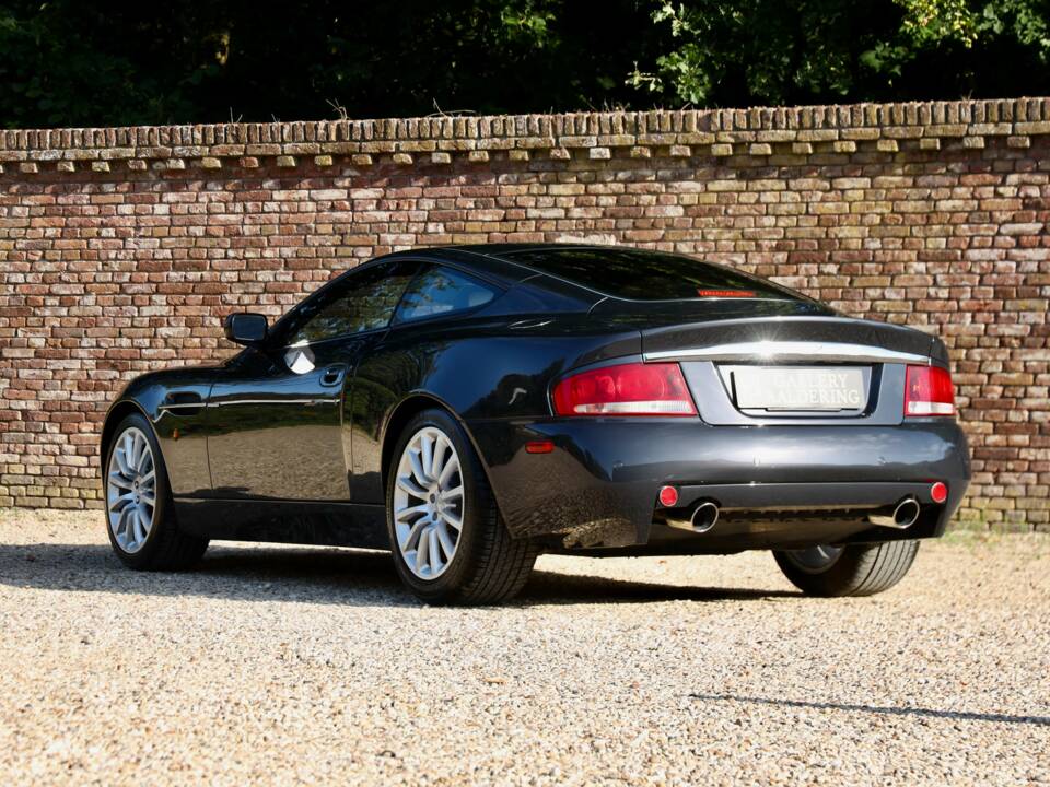 Image 36/50 of Aston Martin V12 Vanquish (2003)