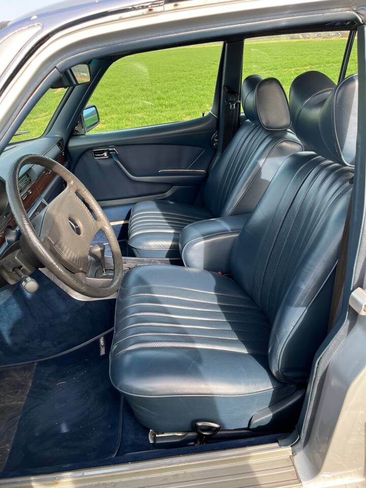 Image 8/17 de Mercedes-Benz 280 SE (1977)