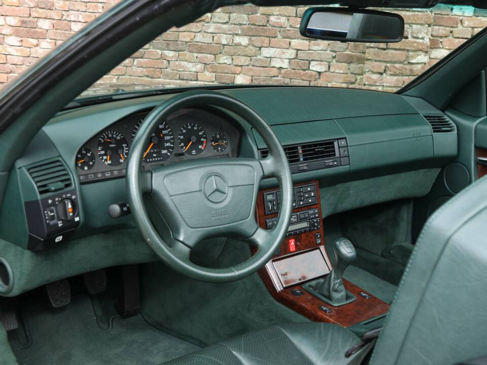 Image 50/50 of Mercedes-Benz 300 SL-24 (1992)