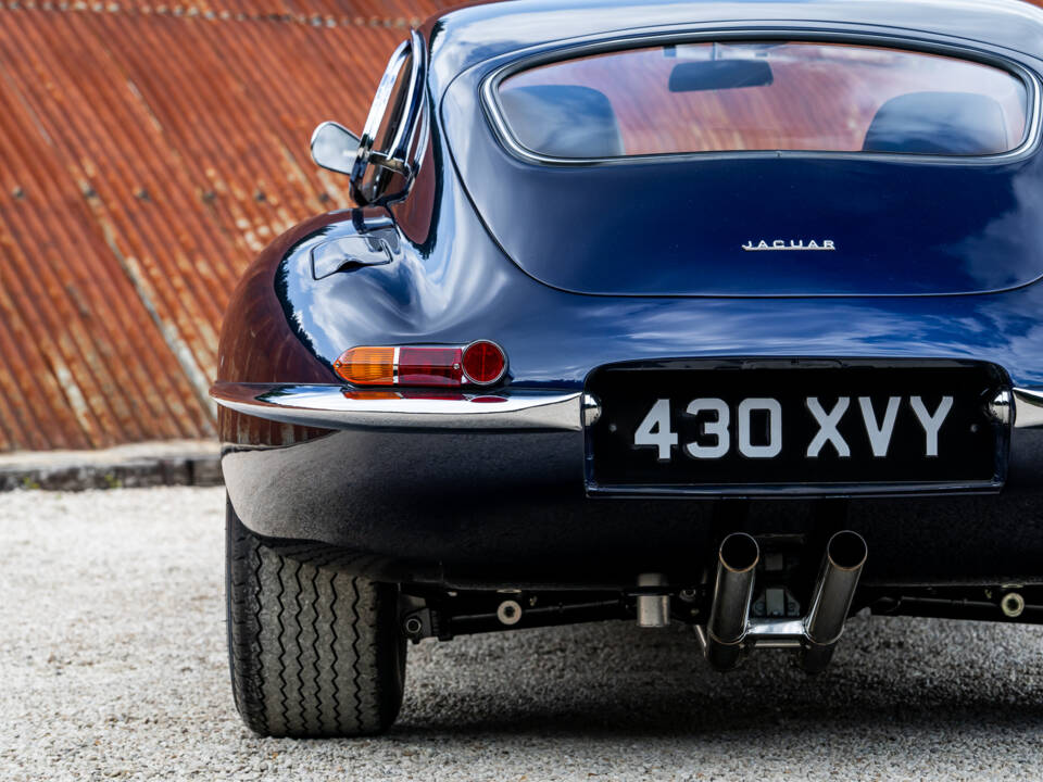 Image 18/39 of Jaguar E-Type &quot;Lightweight&quot; (1962)
