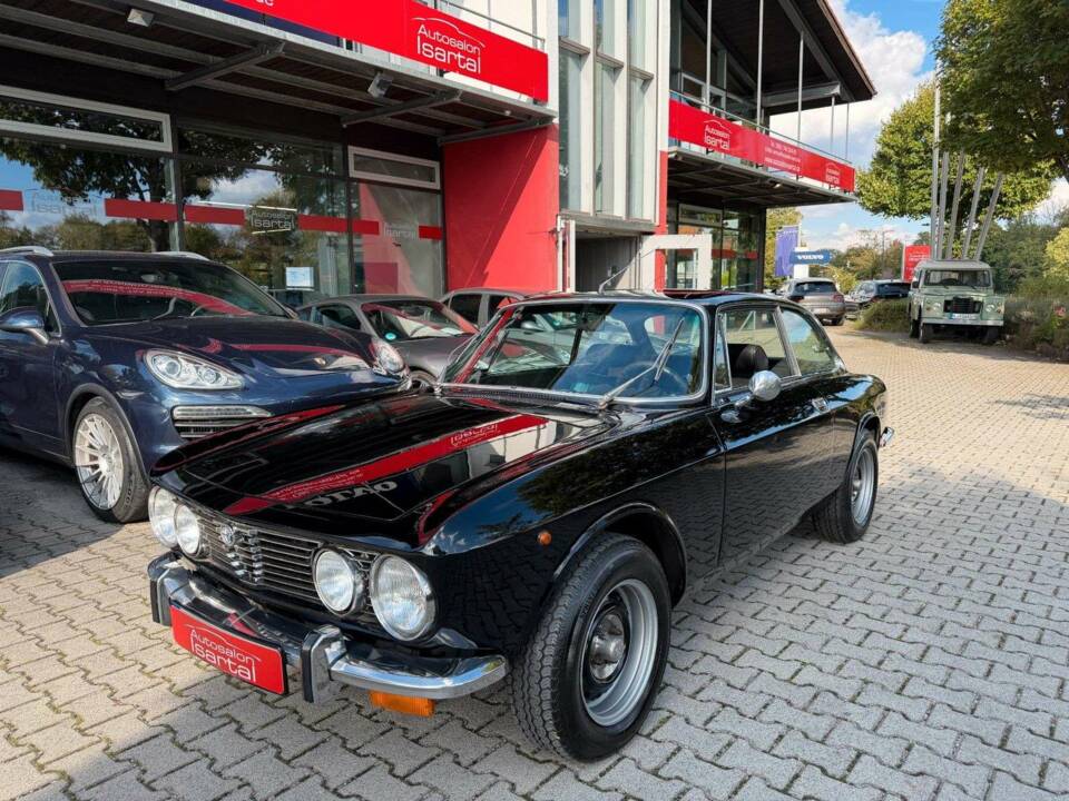 Afbeelding 2/24 van Alfa Romeo 2000 GTV (1976)