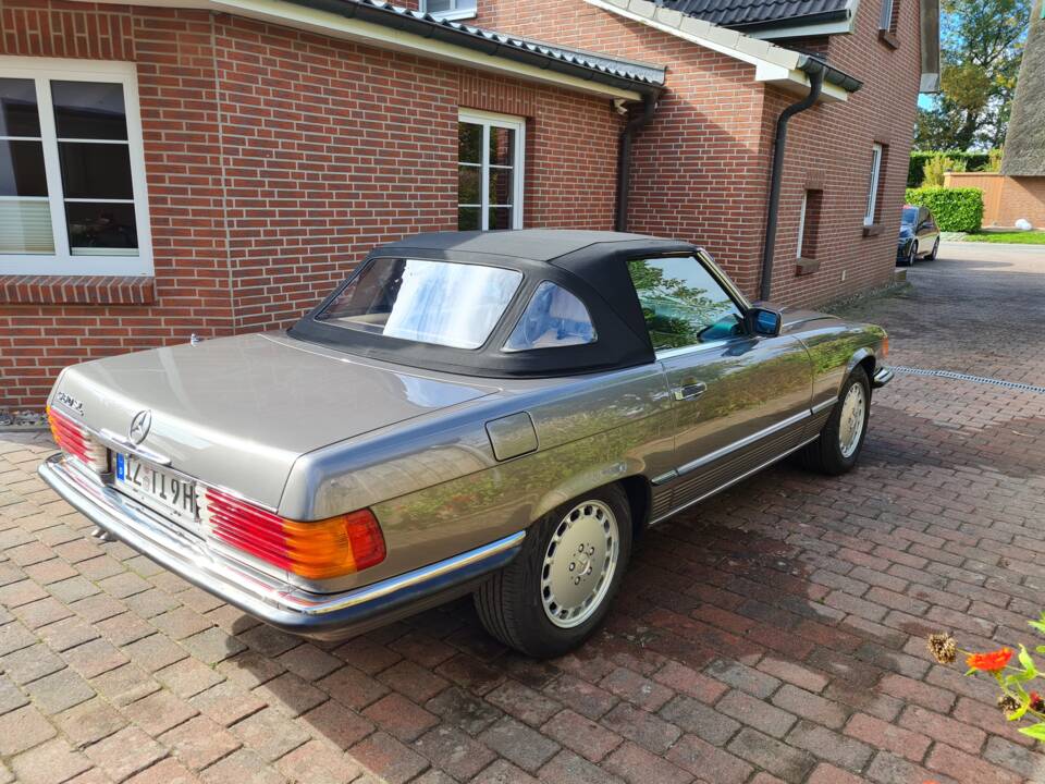 Afbeelding 3/24 van Mercedes-Benz 560 SL (1986)