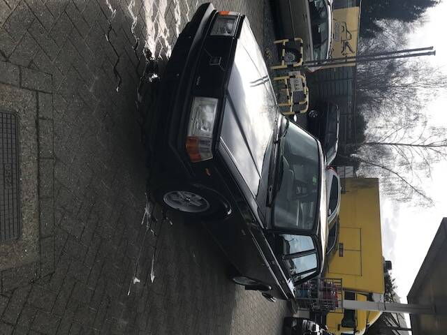 Image 2/29 of Volvo 240 Turbo (1983)