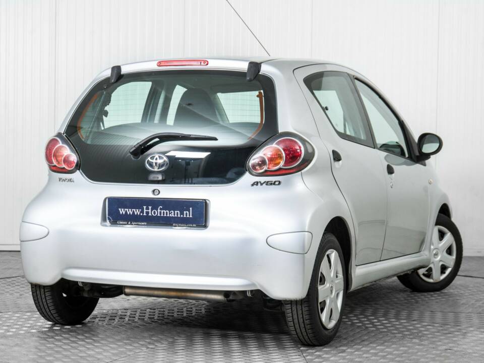 Image 41/48 of Toyota Aygo (2010)