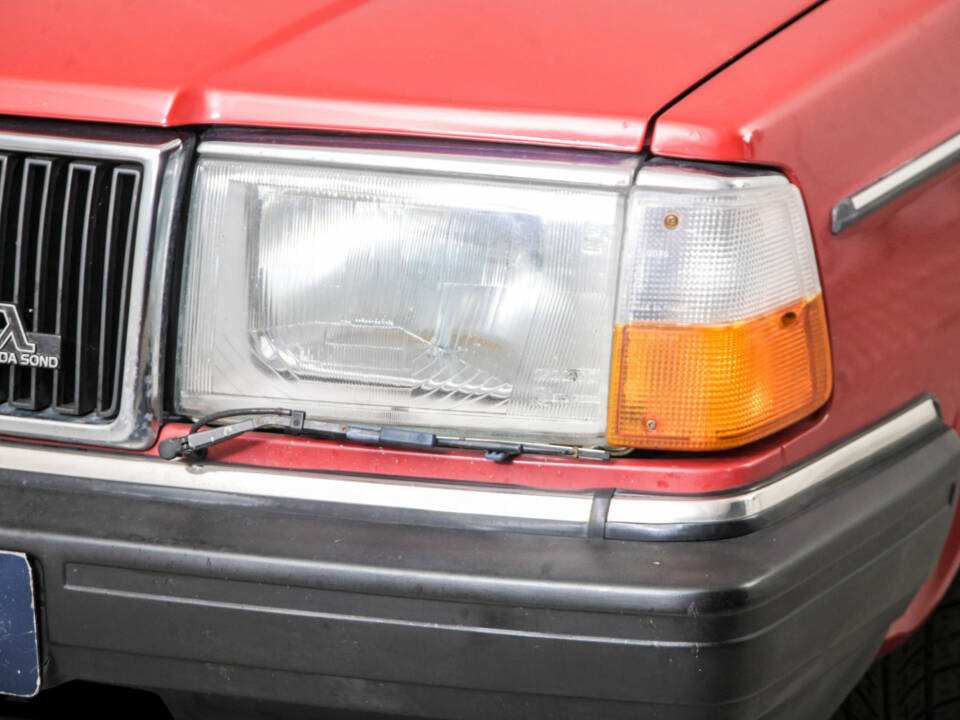 Image 22/50 of Volvo 240 (1987)