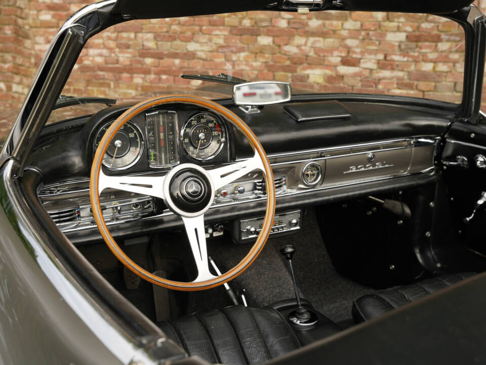 Image 29/50 of Mercedes-Benz 300 SL Roadster (1962)