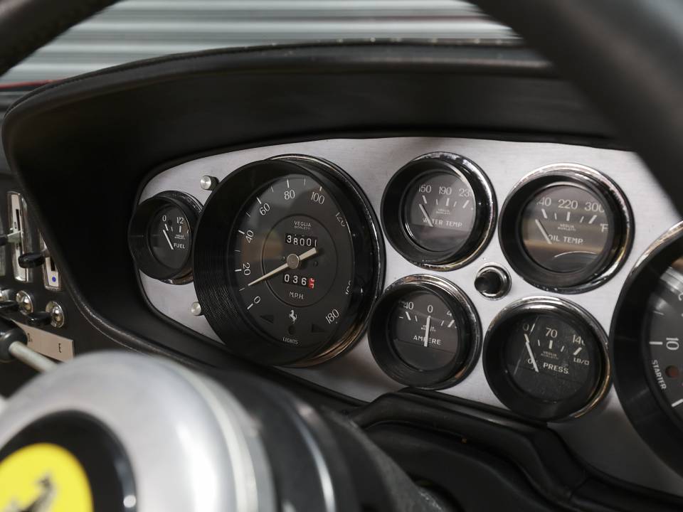 Image 7/12 of Ferrari 365 GTB&#x2F;4 Daytona (1972)