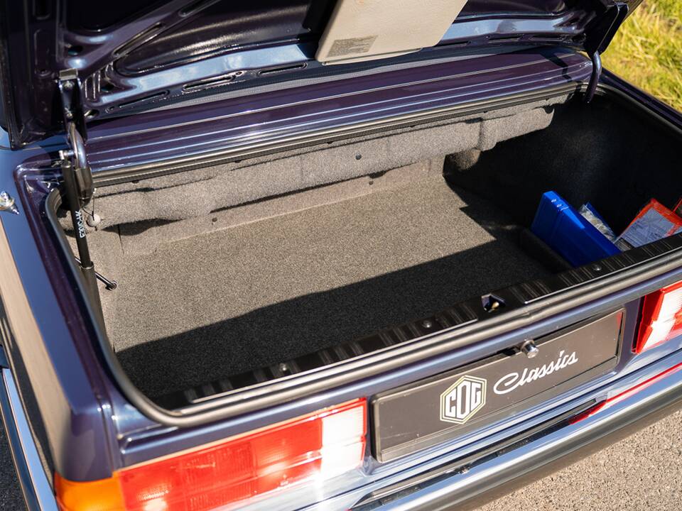 Immagine 26/35 di BMW 320i (1988)