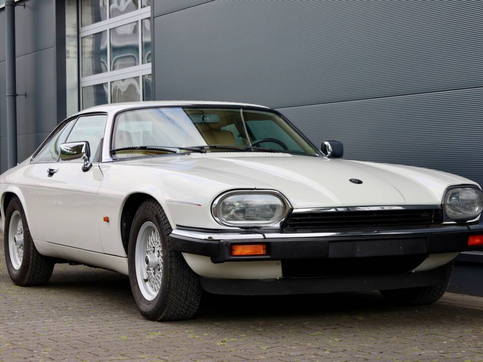 Image 21/29 of Jaguar XJS 4.0 (1991)