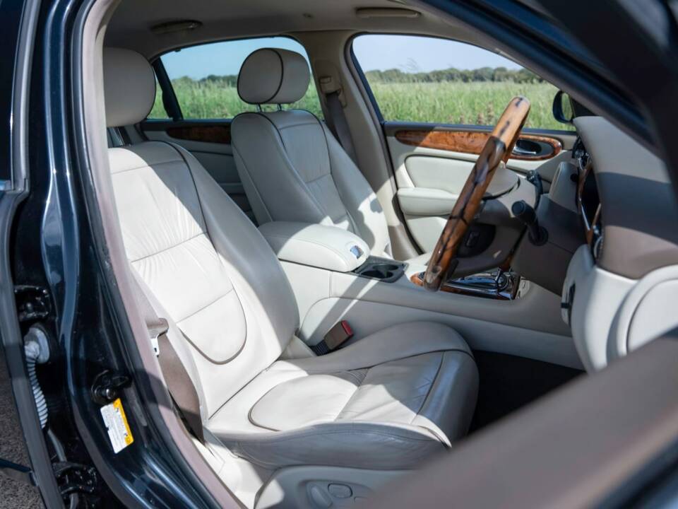 Bild 9/9 von Jaguar XJR Super V8 (2004)